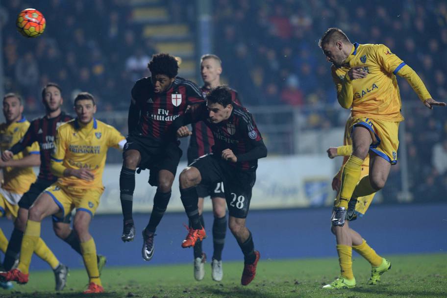 Altro stacco vincente, stavolta di Dionisi: Frosinone-Milan 2-3. LaPresse